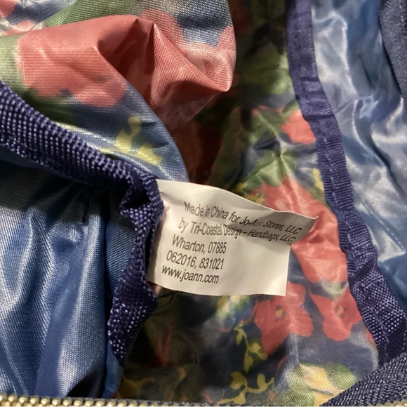 Stow-n-Go Expandable Travel Bag - Picture 5 of 14